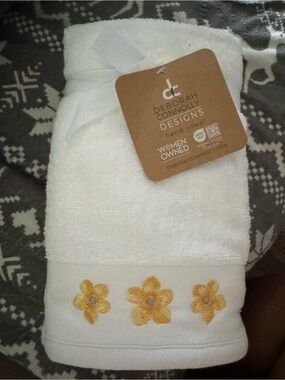 Deborah Connolly Designs White Hand Towel with Yellow Floral Embroidery NWT